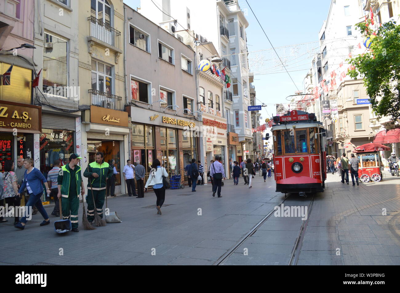 Wandern in der Istiklal Straße in Istanbul City Stockfoto