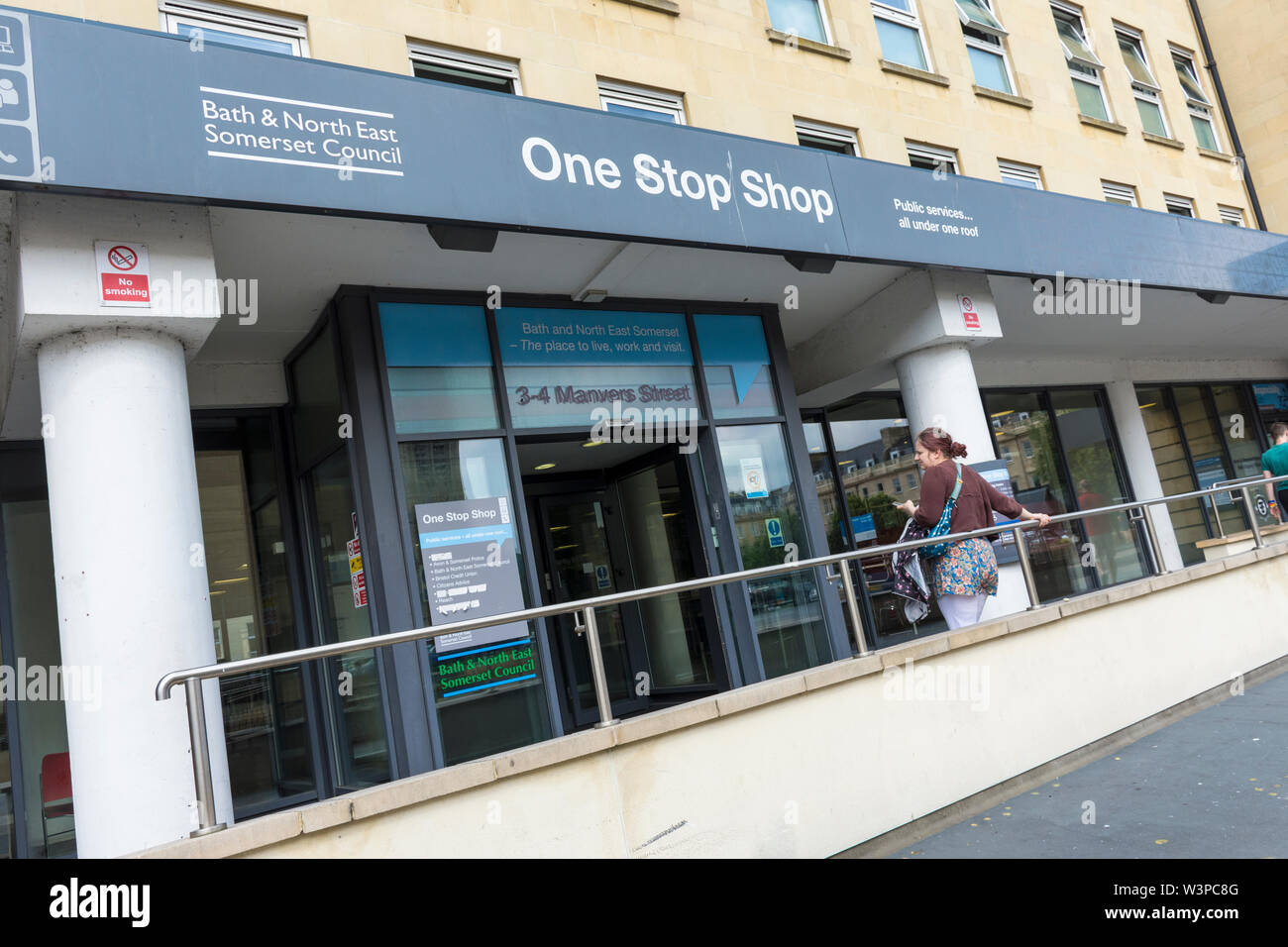 BaNES Rat one stop shop für öffentliche Dienstleistungen, Manvers Street, Bath Spa, Großbritannien. Stockfoto