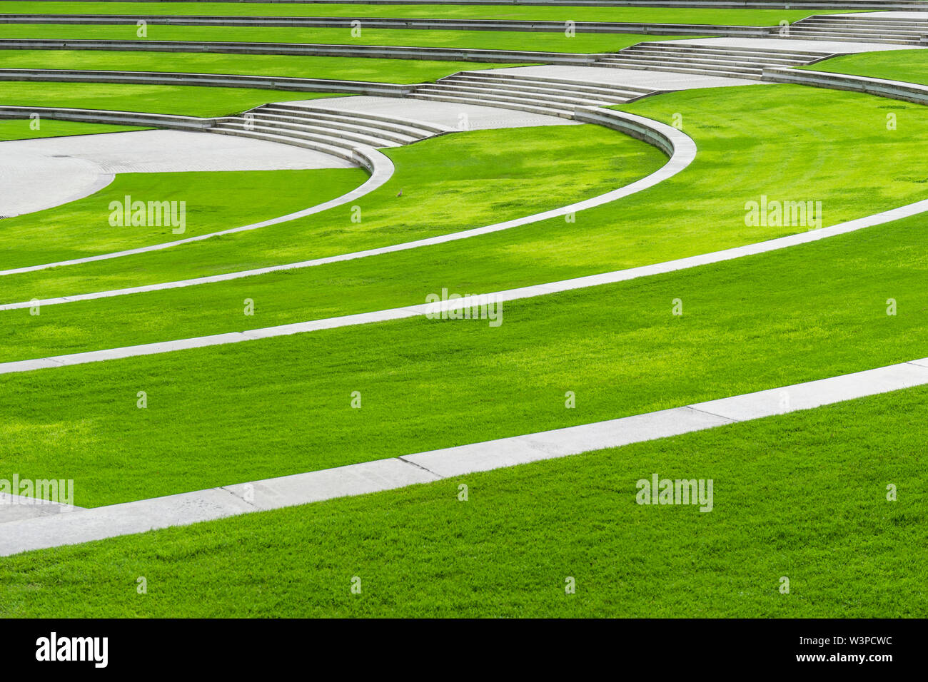 Landschaft. Grüner Kreis Lichtungen mit einer zentralen Gasse Stockfoto