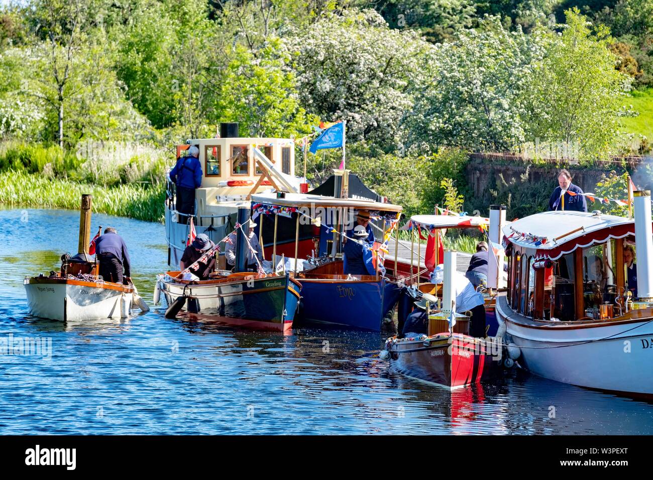 Boote, Kähne und Kanus auf Forth und Clyde Kanal Stockfoto