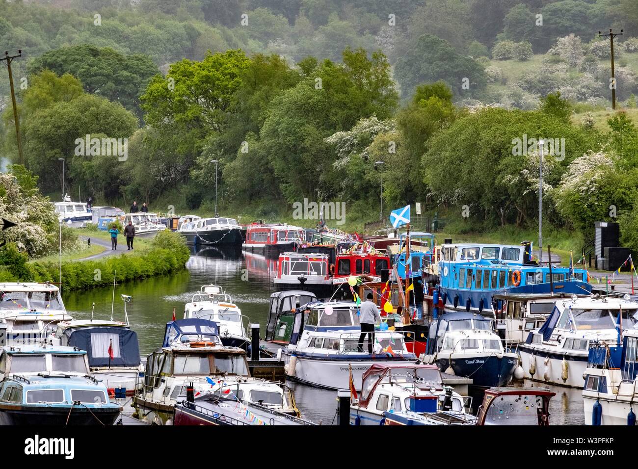 Boote, Kähne und Kanus auf Forth und Clyde Kanal Stockfoto