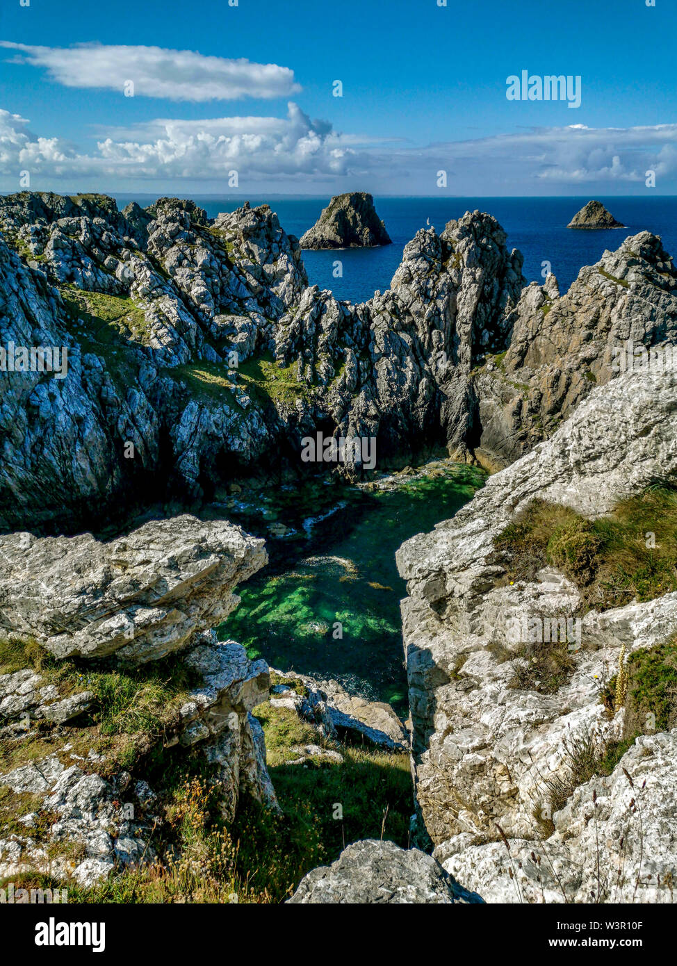 Camaret-sur-Mer. Tas de Pois von Pointe de Pen-Hir, Halbinsel Crozon, Finistère, Frankreich Stockfoto