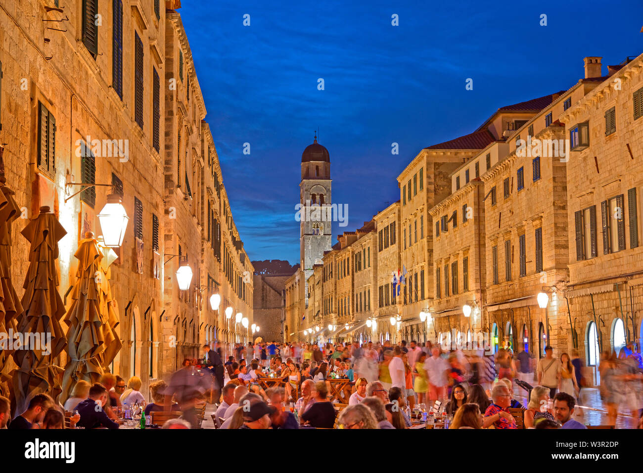 Am Abend in der Altstadt von Dubrovnik an der Dalmatinischen Küste Kroatiens. Stockfoto