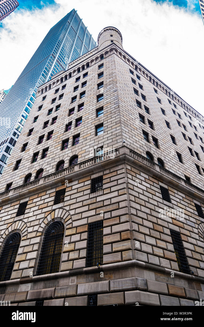 New York City, USA - 1. August 2018: die Fassade der Hauptsitz der Federal Reserve Bank von New York in Manhattan, New York City, USA. Stockfoto