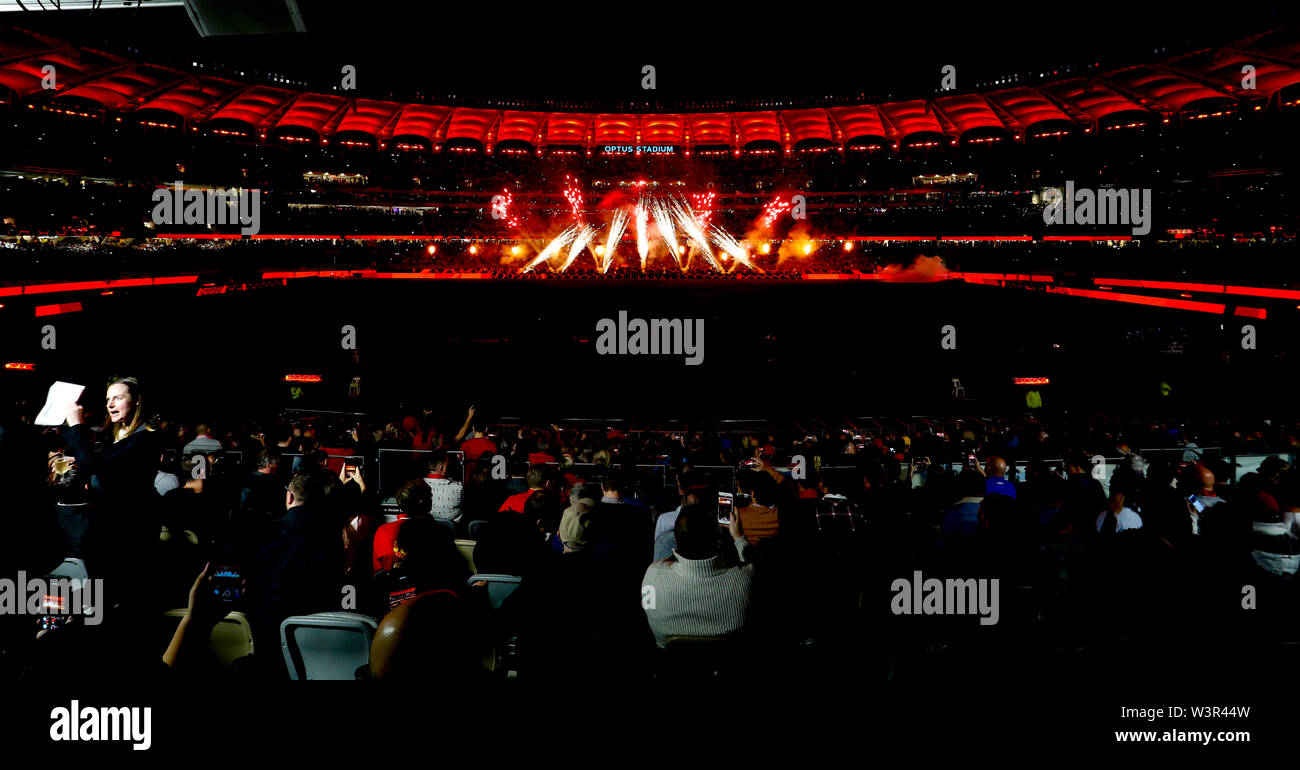 Optus Stadion, Burswood, Perth, Westaustralien. 17. Juli 2019. Manchester United gegen Leeds United; Saisonvorbereitung Tour; Optus Stadion zeigt sich Manchester United Farben vor dem Spiel Quelle: Aktion Plus Sport Bilder/Alamy leben Nachrichten Stockfoto