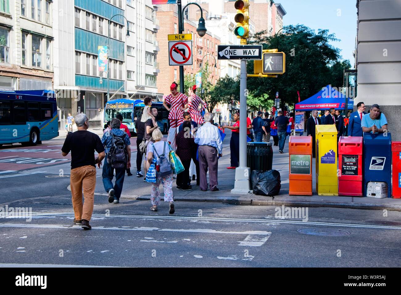 Bank Eröffnung auf der Fifth Avenue, NYC Stockfoto