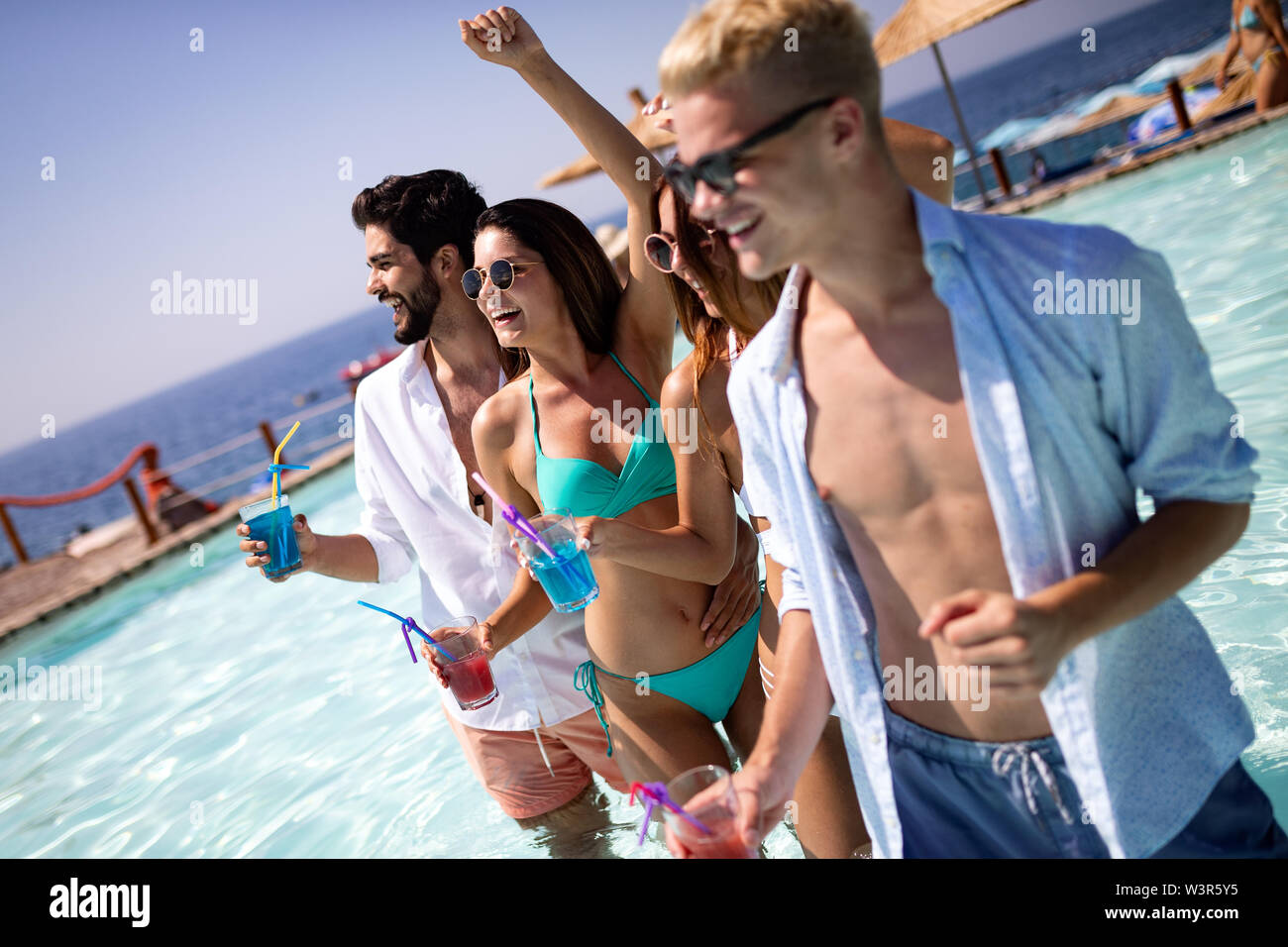 Gruppe von Freunden Spaß im Sommerurlaub. Lifestyle, Freundschaft, Reisen und Urlaub Konzept Stockfoto Gruppe von Freunden Spaß im Sommerurlaub. Lifestyle, Freundschaft, Reisen und Urlaub Konzept Stockfoto