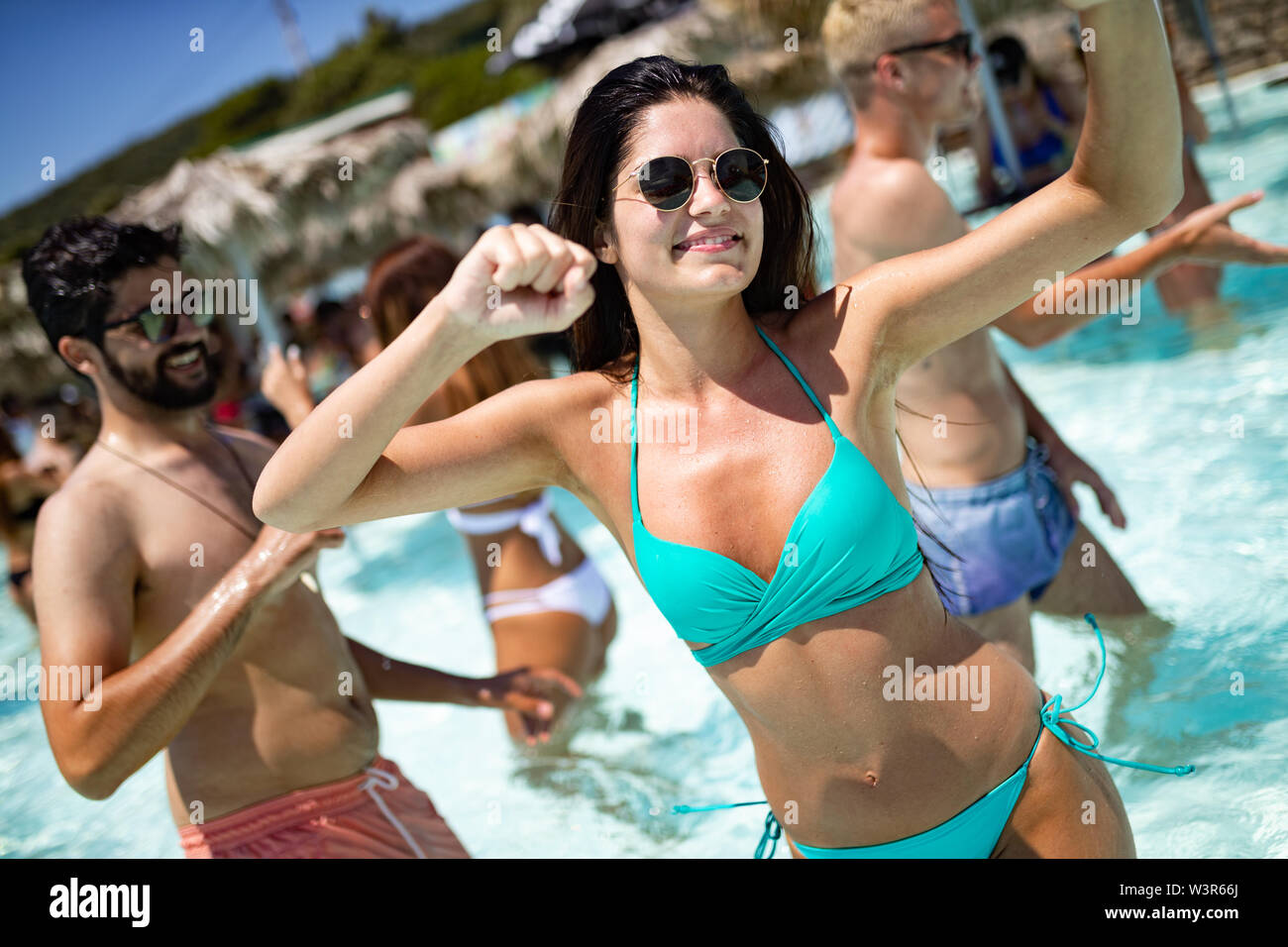 Gruppe von Freunden Spaß im Sommerurlaub. Lifestyle, Freundschaft, Reisen und Urlaub Konzept Stockfoto Gruppe von Freunden Spaß im Sommerurlaub. Lifestyle, Freundschaft, Reisen und Urlaub Konzept Stockfoto