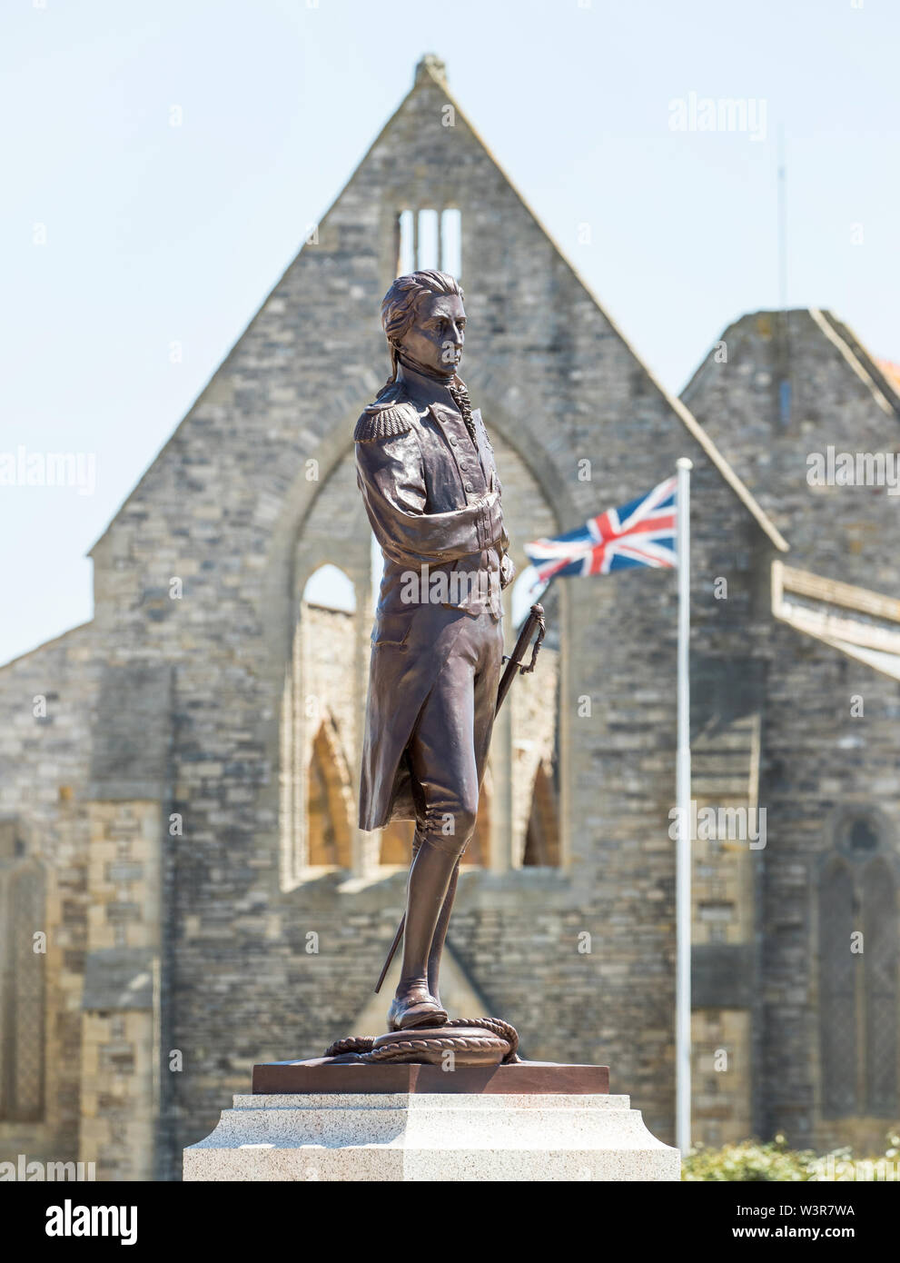 Statue von Lord Horatio Nelson vor dem königlichen Garnison Kirche, Portsmouth, Hampshire, Großbritannien Stockfoto