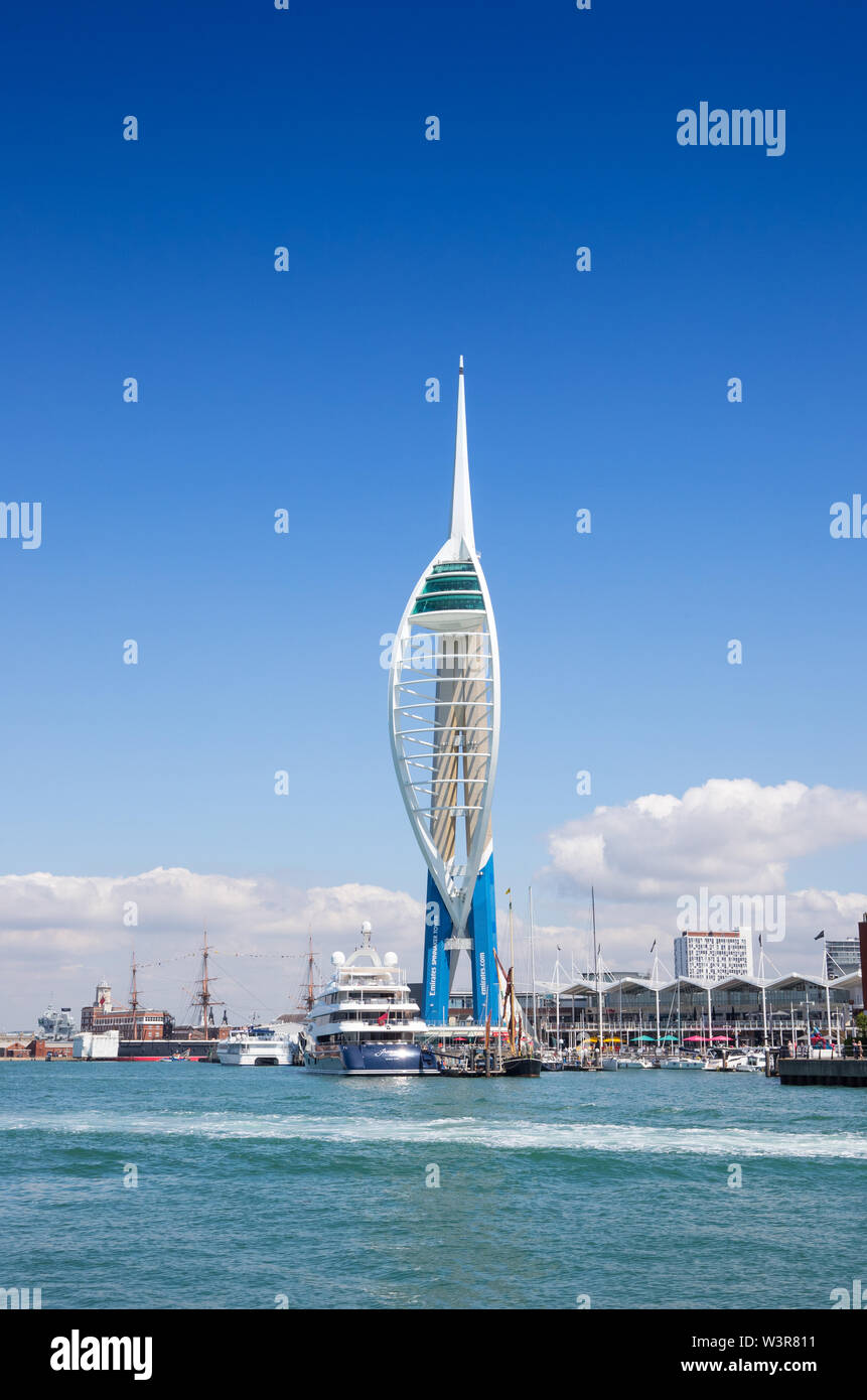 Die Spinnaker Tower, Gunwharf Quays, Portsmouth, Hampshire, Großbritannien Stockfoto
