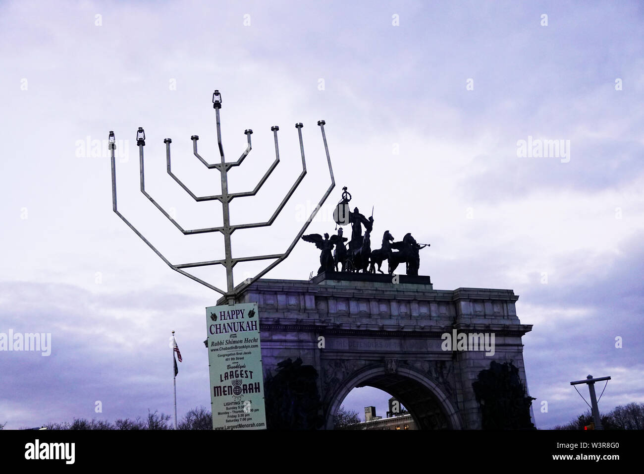 Riesige Chanukah menorah im Grand Army Plaza Brooklyn NYC Stockfoto