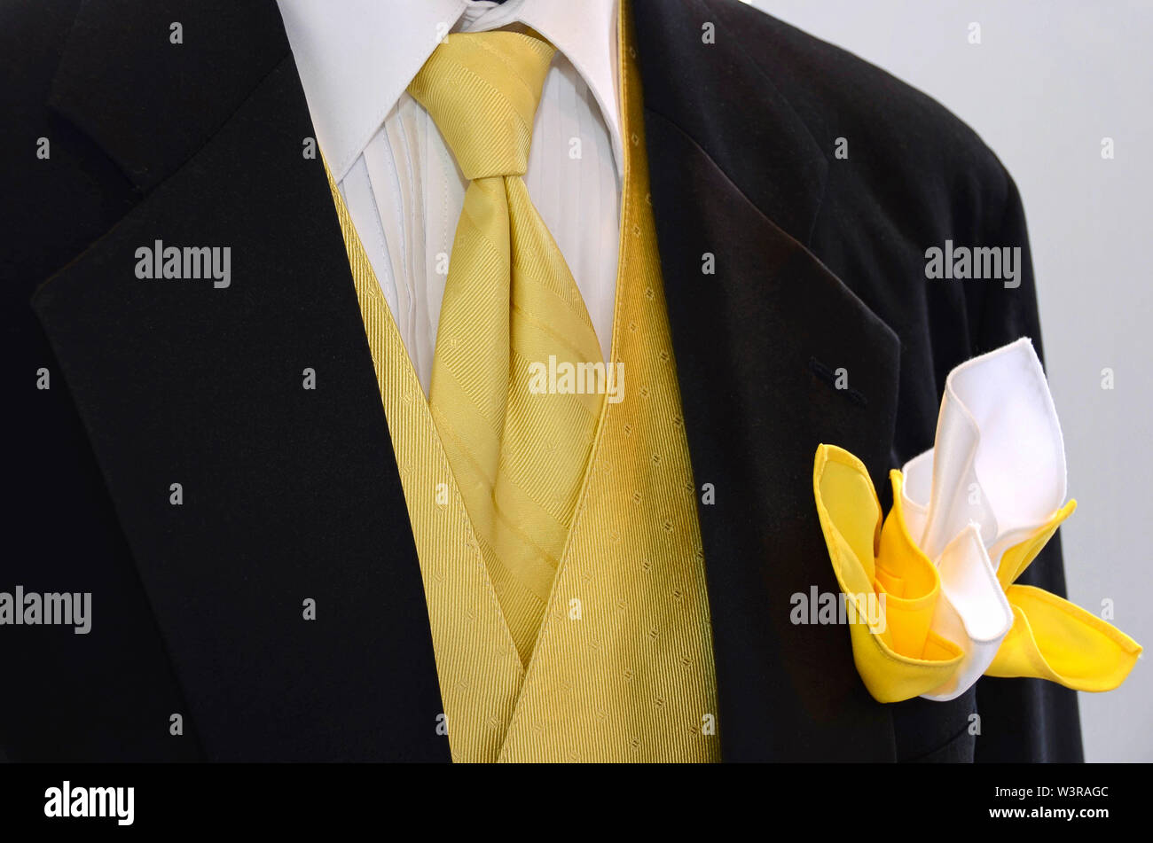 Gelbe Krawatte Stockfotos Und Bilder Kaufen Alamy