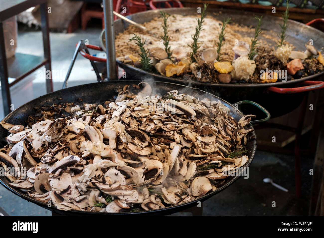 Kochen Pilze und Pilz-risotto, Borough Market, London Stockfoto
