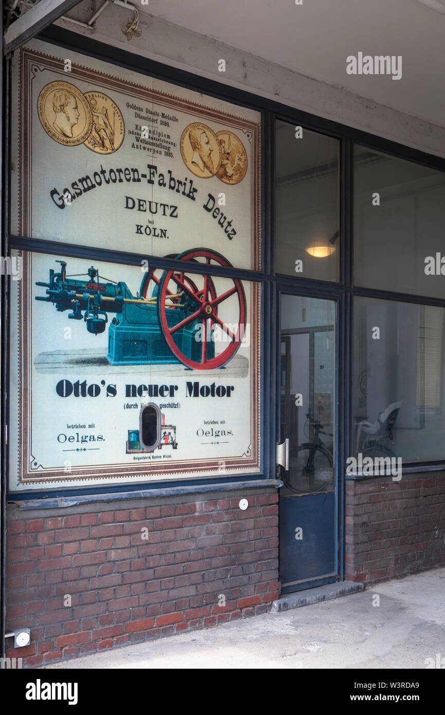 Eingangsbereich des ehemaligen Gasmotorenfabrik Deutz der Klöckner Humboldt Deutz AG auf deutz-muelheimer Straße im Bezirk Mülheim an der Ruhr, Köln, Stockfoto