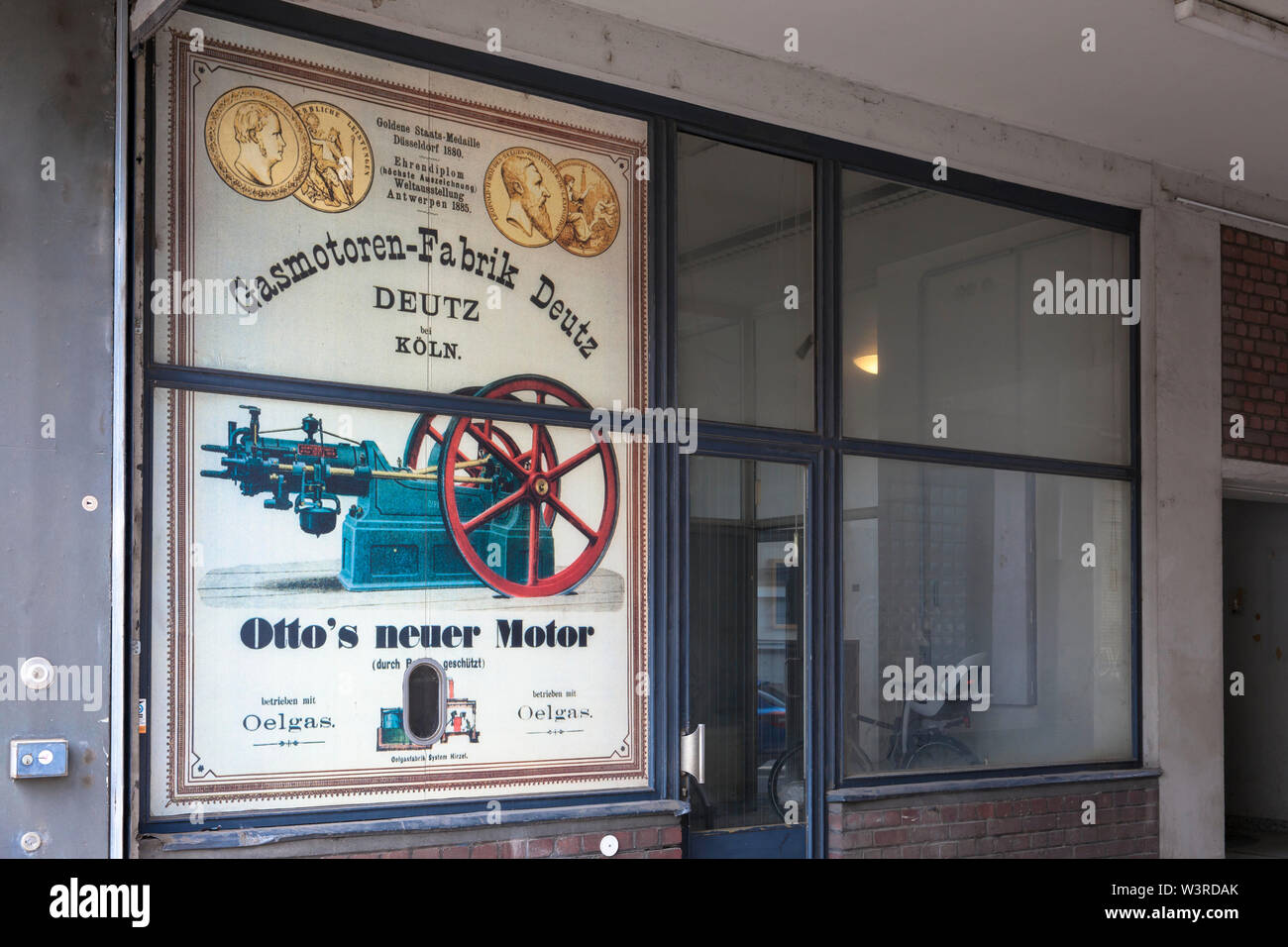 Eingangsbereich des ehemaligen Gasmotorenfabrik Deutz der Klöckner Humboldt Deutz AG auf deutz-muelheimer Straße im Bezirk Mülheim an der Ruhr, Köln, Stockfoto