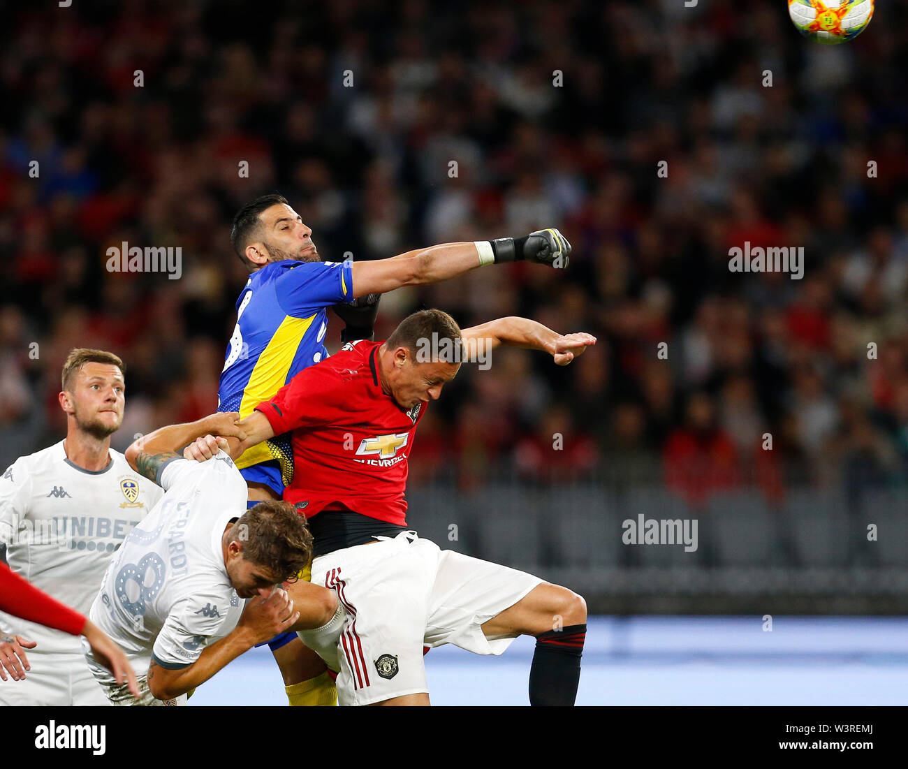 Optus Stadion, Burswood, Perth, Westaustralien. 17. Juli 2019. Manchester United gegen Leeds United; Saisonvorbereitung Tour; Kiko Casilla von Leeds United Schlägen den Ball aus dem Feld der Manchester Angriff Kredit zu löschen: Aktion Plus Sport Bilder/Alamy leben Nachrichten Stockfoto