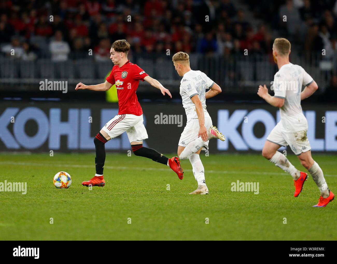 Optus Stadion, Burswood, Perth, Westaustralien. 17. Juli 2019. Manchester United gegen Leeds United; Saisonvorbereitung Tour; James Garner von Manchester United läuft bricht auf der Kugel Credit: Aktion Plus Sport Bilder/Alamy leben Nachrichten Stockfoto