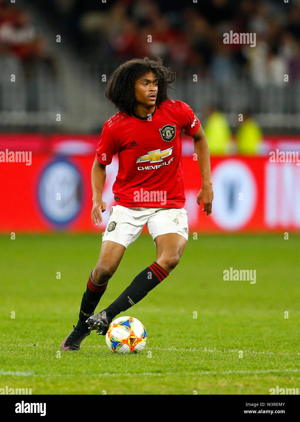 Optus Stadion, Burswood, Perth, Westaustralien. 17. Juli 2019. Manchester United gegen Leeds United; Saisonvorbereitung Tour; Tahith Chong von Manchester United breaks auf der Kugel Credit: Aktion Plus Sport Bilder/Alamy leben Nachrichten Stockfoto