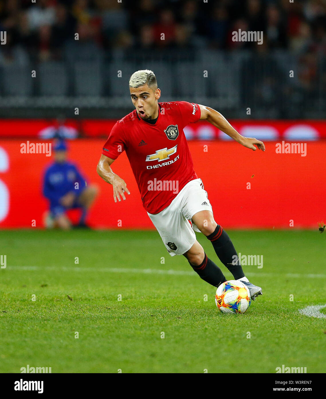 Optus Stadion, Burswood, Perth, Westaustralien. 17. Juli 2019. Manchester United gegen Leeds United; Saisonvorbereitung Tour; Andreas Pereira von Manchester United breaks auf der Kugel Credit: Aktion Plus Sport Bilder/Alamy leben Nachrichten Stockfoto