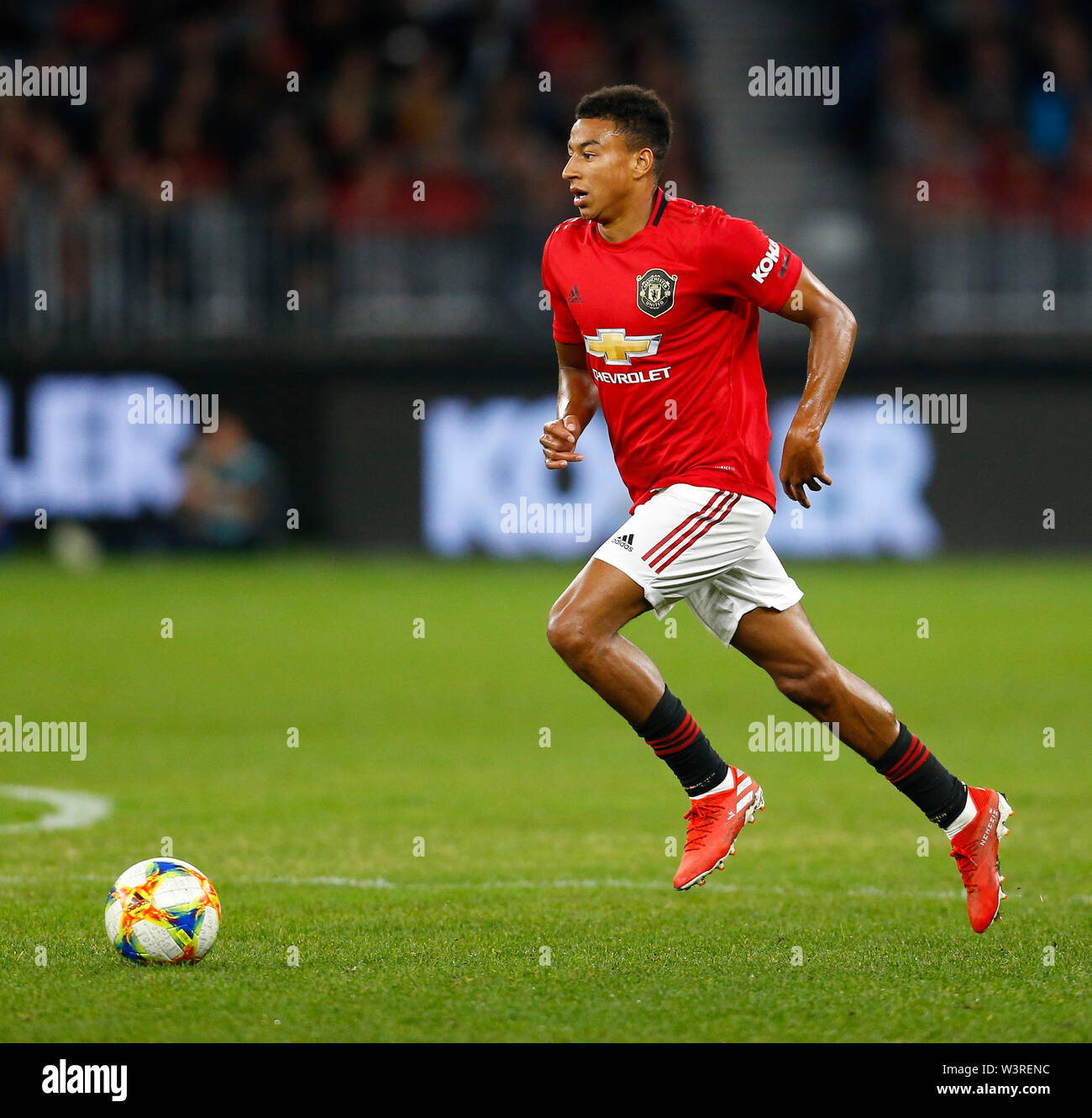 Optus Stadion, Burswood, Perth, Westaustralien. 17. Juli 2019. Manchester United gegen Leeds United; Saisonvorbereitung Tour; Jesse Lingard von Manchester United läuft der Ball durch die Mitte der Credit: Aktion Plus Sport Bilder/Alamy leben Nachrichten Stockfoto