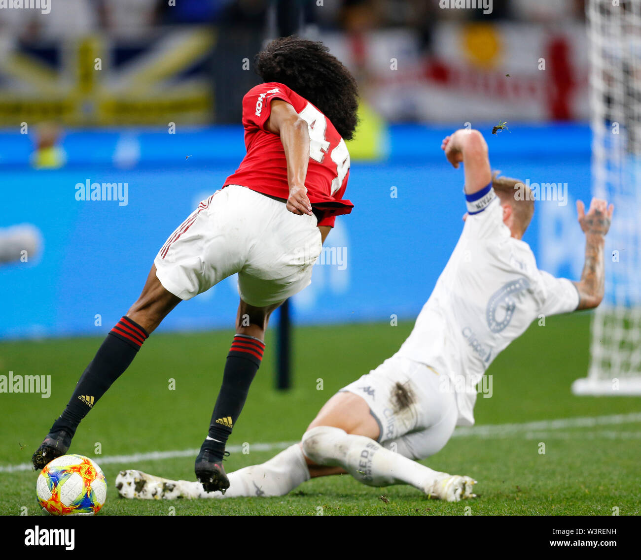 Optus Stadion, Burswood, Perth, Westaustralien. 17. Juli 2019. Manchester United gegen Leeds United; Saisonvorbereitung Tour; Tahith Chong von Manchester United ist in der Box von Liam Cooper von Leeds United Credit: Aktion Plus Sport Bilder/Alamy Leben Nachrichten verschmutzt Stockfoto
