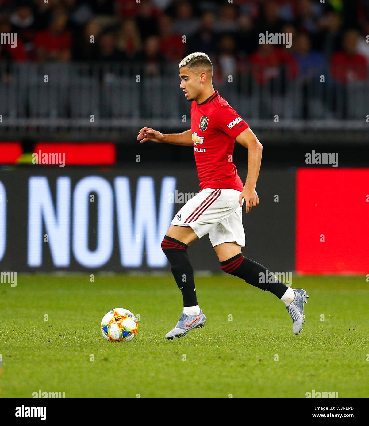 Optus Stadion, Burswood, Perth, Westaustralien. 17. Juli 2019. Manchester United gegen Leeds United; Saisonvorbereitung Tour; Andreas Pereira von Manchester United bricht mit der Kugel Credit: Aktion Plus Sport Bilder/Alamy leben Nachrichten Stockfoto