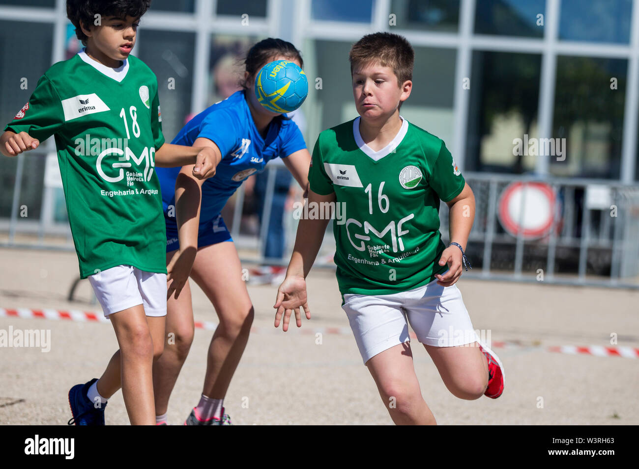 Valença, Viana do Castelo, Portugal - 10. Juni 2019: Für Kinder handball Turnier durch die Afifense Sport Verband organisierten Sport zu fördern. Stockfoto