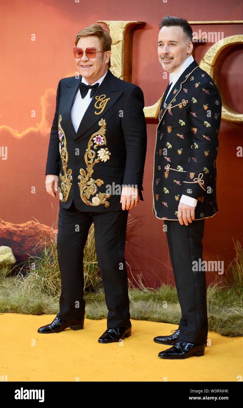 Sir Elton John, David versorgen. Der König der Löwen Europäische Premiere, Odeon Luxe, Leicester Square, London. Großbritannien Stockfoto