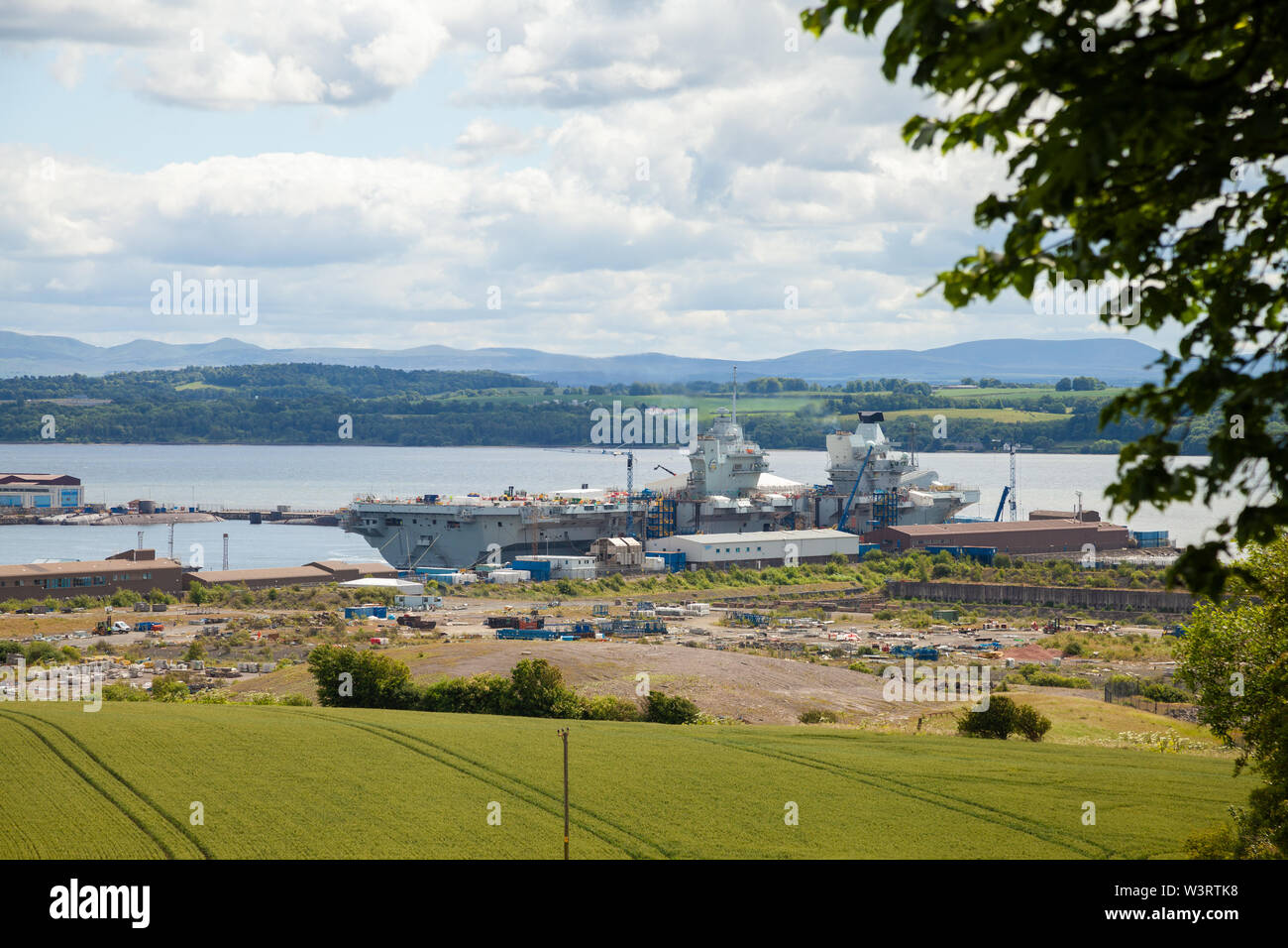 Flugzeugträger HMS Prince of Wales in Rosyth dockyard Fife in Schottland gebaut Stockfoto