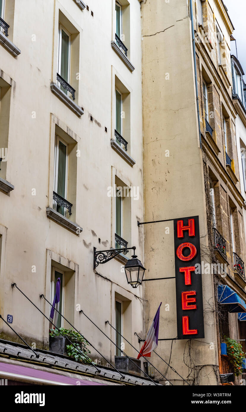 Paris, Frankreich, Hotel Schild an der Wand von Gebäude Stockfoto