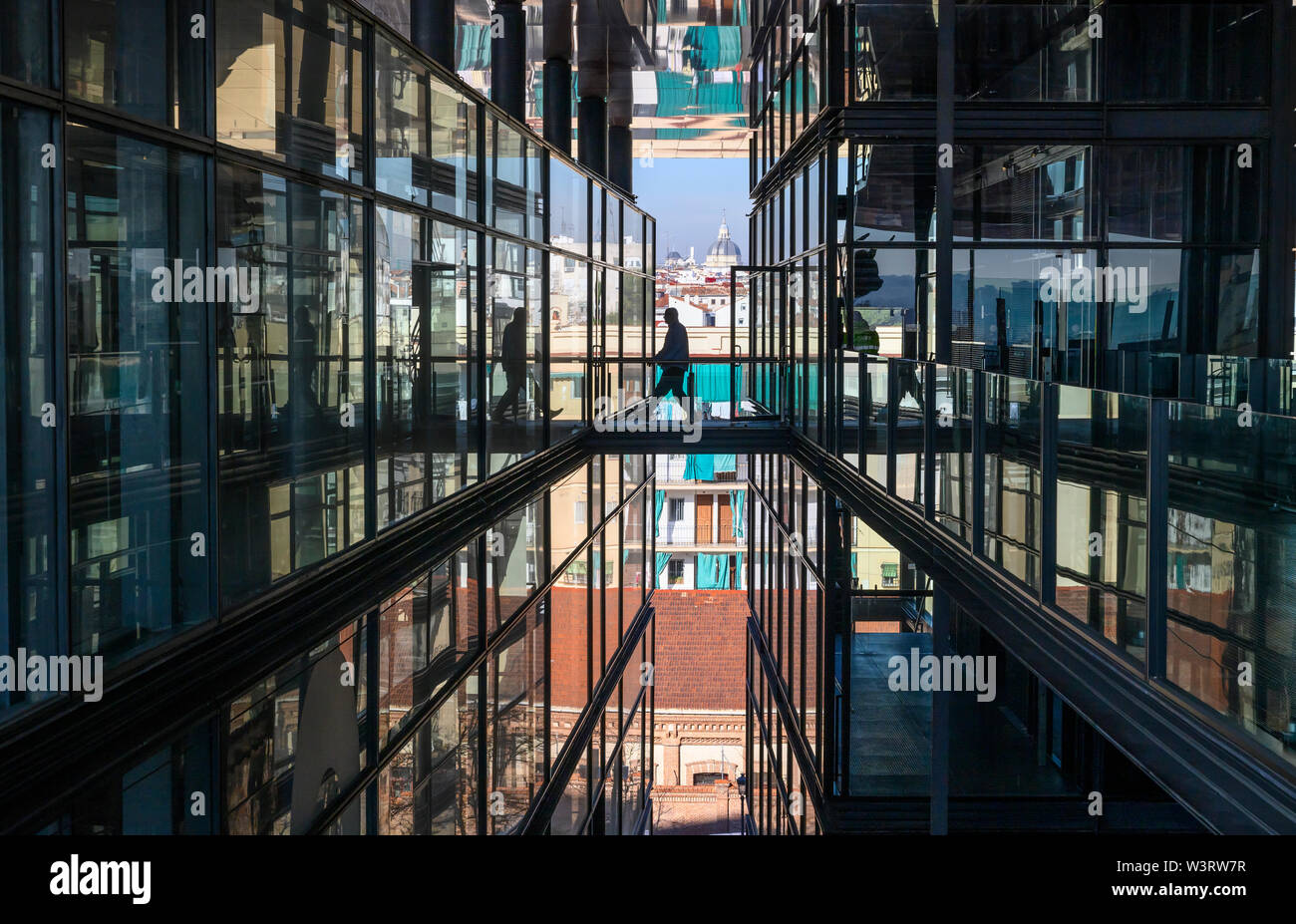 Teil des futuristischen Neubau des Architekten Jean Nouvel an das Centro de Arte Reina Sofia in Madrid, Spanien Stockfoto