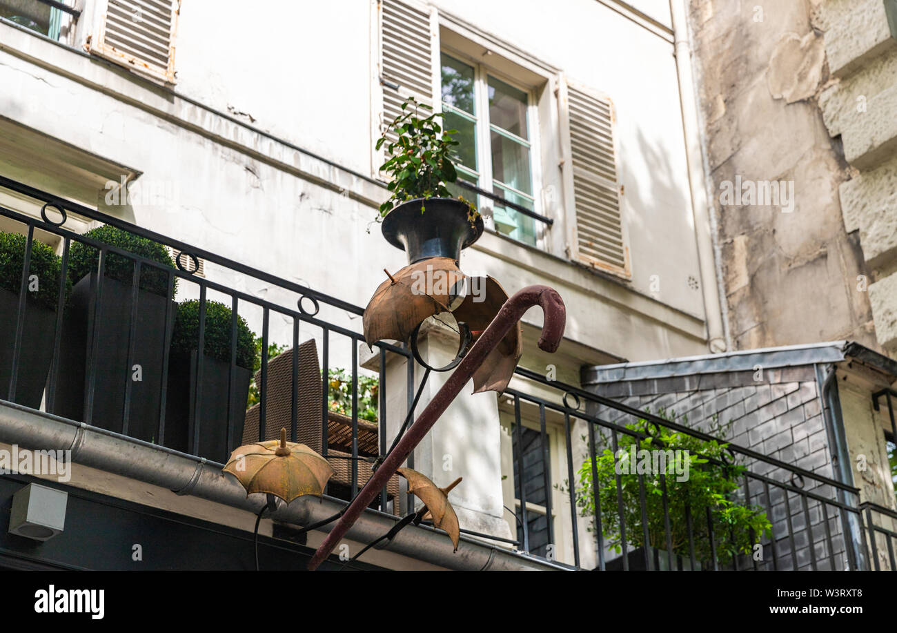 Paris, Frankreich, Schirm und Stock Gebäude Dekoration Stockfoto