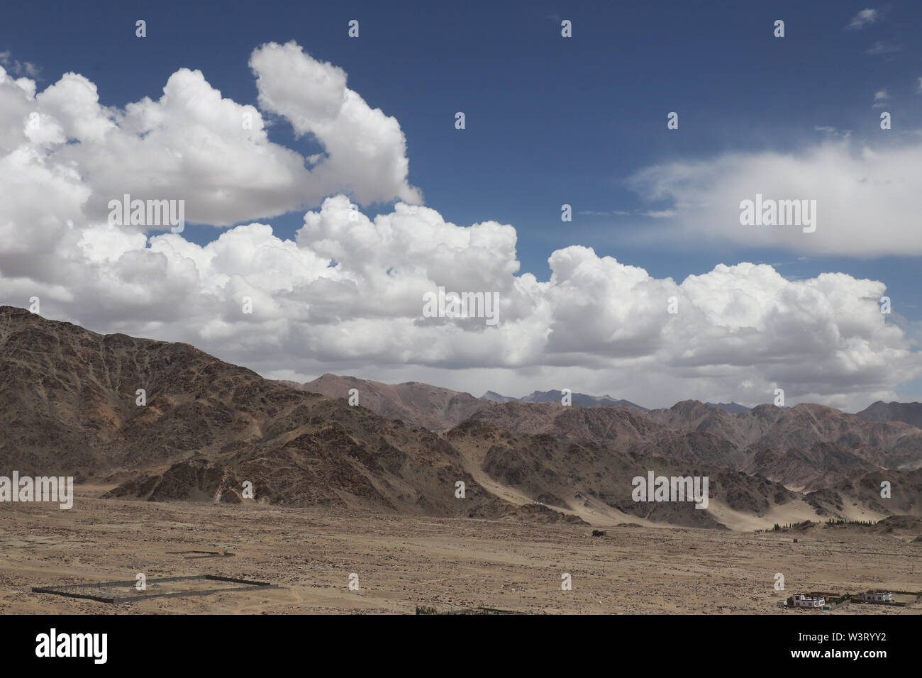 Wolken über der Wüste Stockfoto