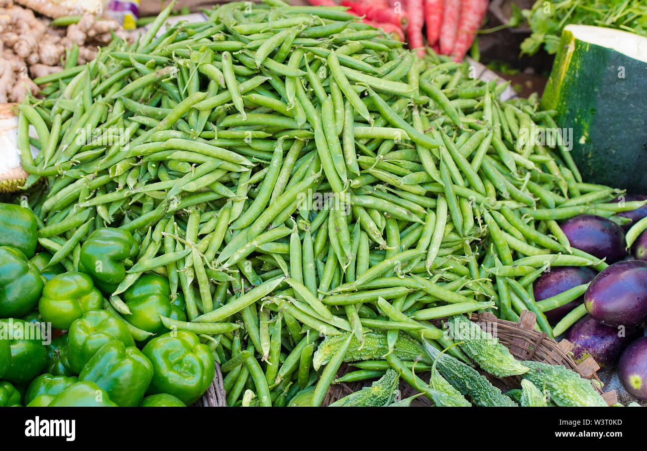 Frisches Gemüse auf einem Markt in Indien Stockfoto