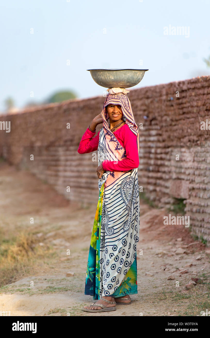 AGRA - Feb 28: Indische Arbeiterin in Agra am 28. Februar. 2018 in Indien Stockfoto