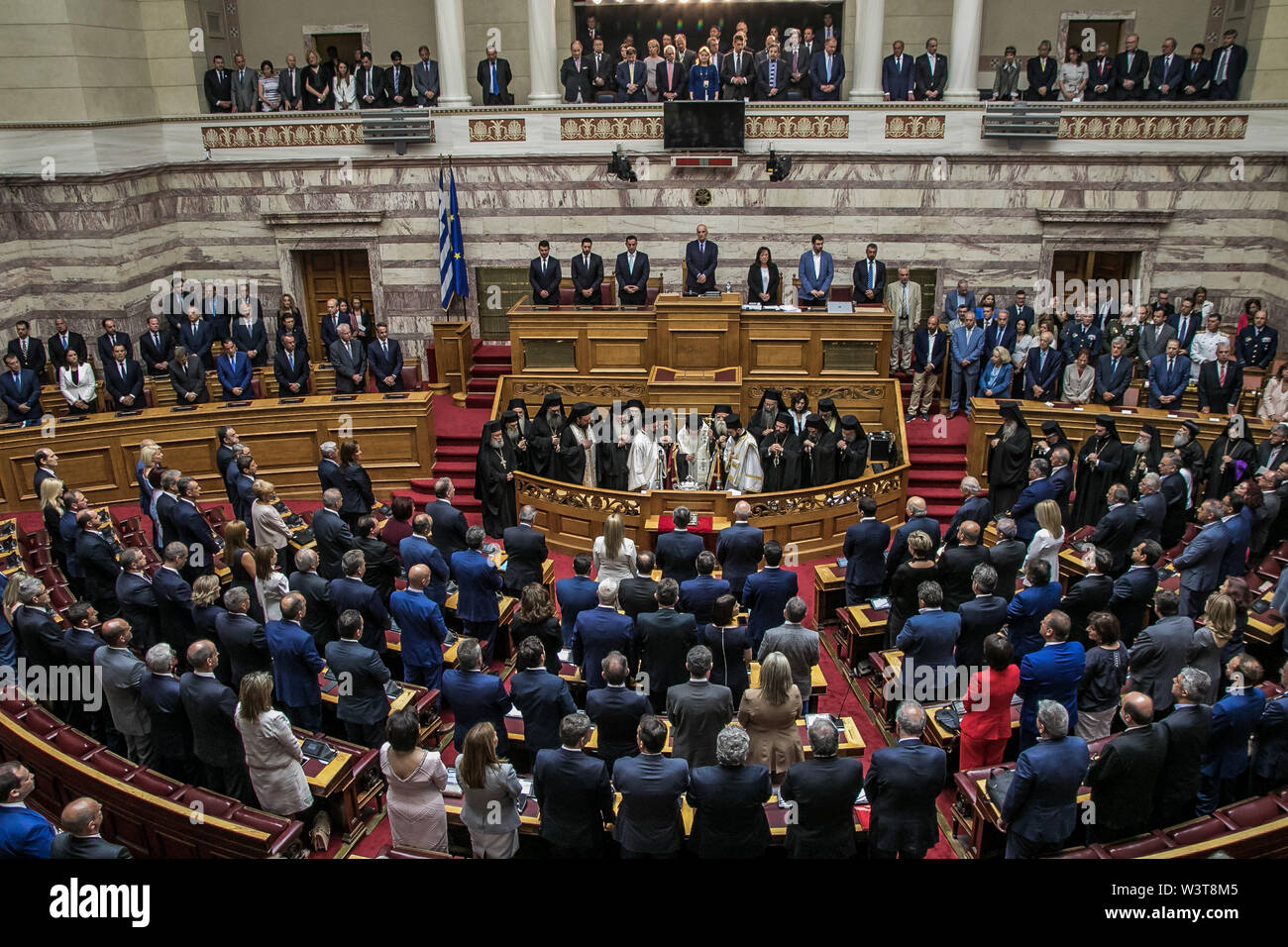 Athen, Griechenland. 17. Juli, 2019. Mitglieder der neuen griechischen Parlament sind im griechischen Parlament in Athen, Griechenland, geschworen, am 17. Juli 2019. Die 300 Abgeordneten der 18. Sitzung des griechischen Parlaments, gewählt vom 7. Juli allgemeine Wahlen, war am Mittwoch vereidigt. Credit: Panagiotis Moschandreou/Xinhua/Alamy leben Nachrichten Stockfoto