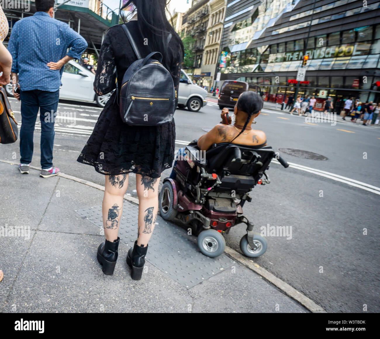 Tätowierte Frauen im New Yorker Stadtteil Chelsea am Freitag, Juli 12, 2019 (© Richard B. Levine) Stockfoto