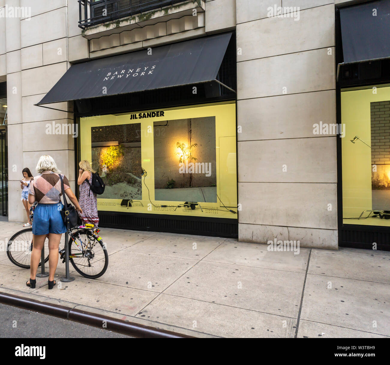 Die Barneys New York Store auf der Madison Avenue in New York am Dienstag, 16. Juli 2019. Barneys befindet sich gemeldet werden Bewertung der strategischen Optionen, die einen möglichen Konkurs gehören. (© Richard B. Levine) Stockfoto