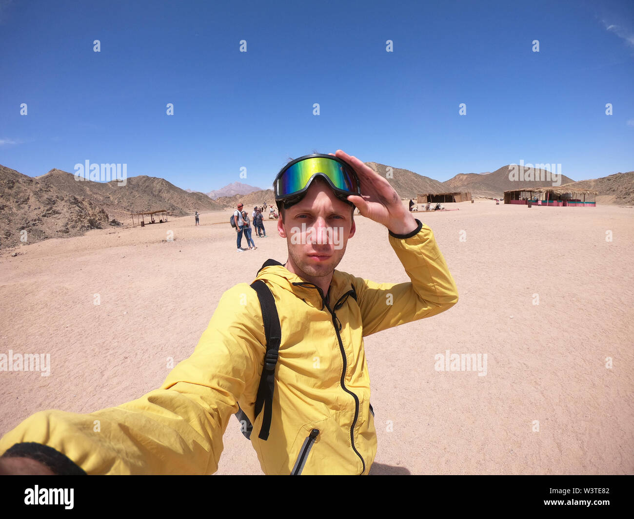 Ihnen gerne touristische Macht selfie in der Arabischen Wüste. Stockfoto