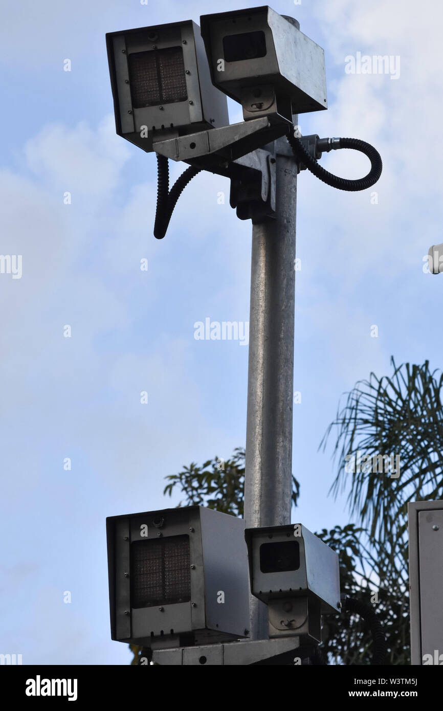 SÃO PAULO, SP - 17.07.2019: GOVERNO VAI INSPECCIONAR RADARES - Regierung wird installieren Sie tausend Radare auf Bundesstraßen, Betrag ist Teil nach MPF zu reduzieren Punkte überwacht. Im Foto Radar in der nördlich von São Paulo, an diesem Mittwoch (17.). (Foto: Roberto Casimiro/Fotoarena) Stockfoto