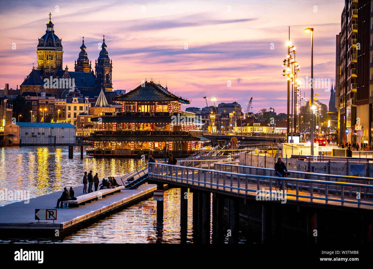 Amsterdam, Niederlande, Stadtzentrum, Basilika St. Nikolaus, neue Viertel an der Oosterdokskade, Restaurant Schiff, Stockfoto