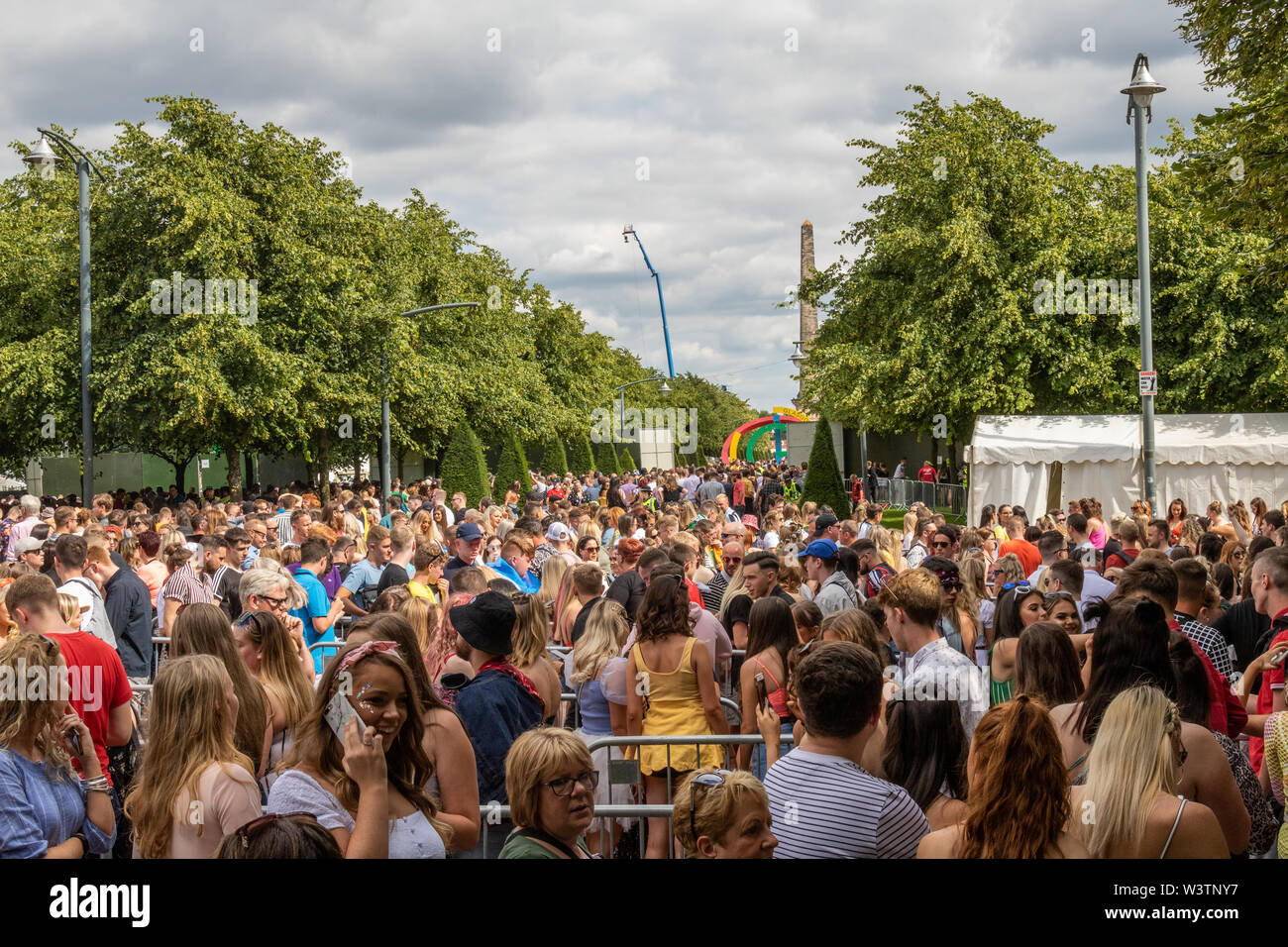 Tausende Warteschlange den TRANSMT Musikfestival auf Glasgow Green eingeben Stockfoto