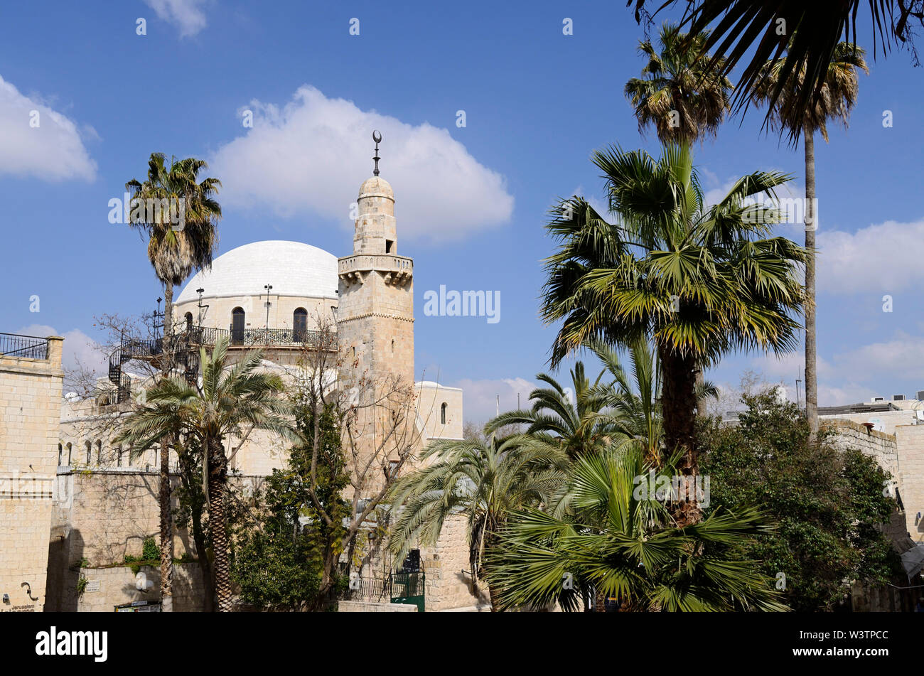 Die strahlend weiße, neobyzantinische „HurvaSynagoge“, auch „Ruine