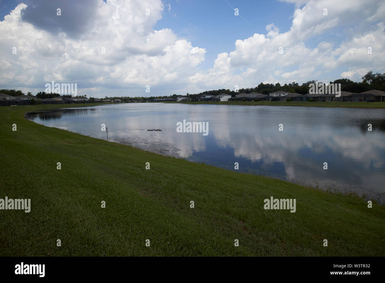Gated Community rund um einen künstlichen See in kissimmee Florida USA Vereinigte Staaten von Amerika Stockfoto