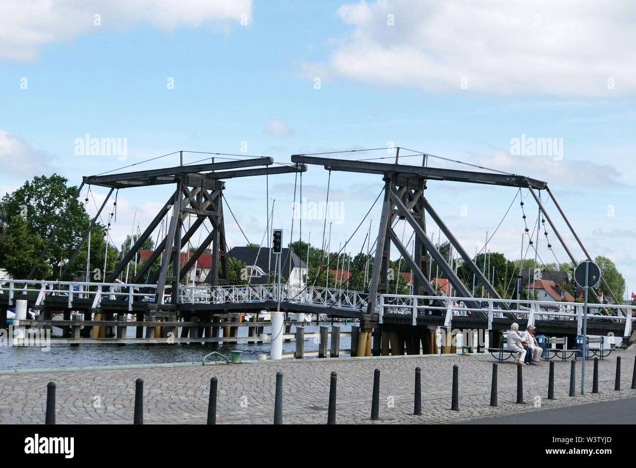 Historische Klappbrücke über den Fluss Ryck im Ortsteil Wieck, Hansestadt Greifswald, Mecklenburg-Vorpommern, Deutschland Stockfoto