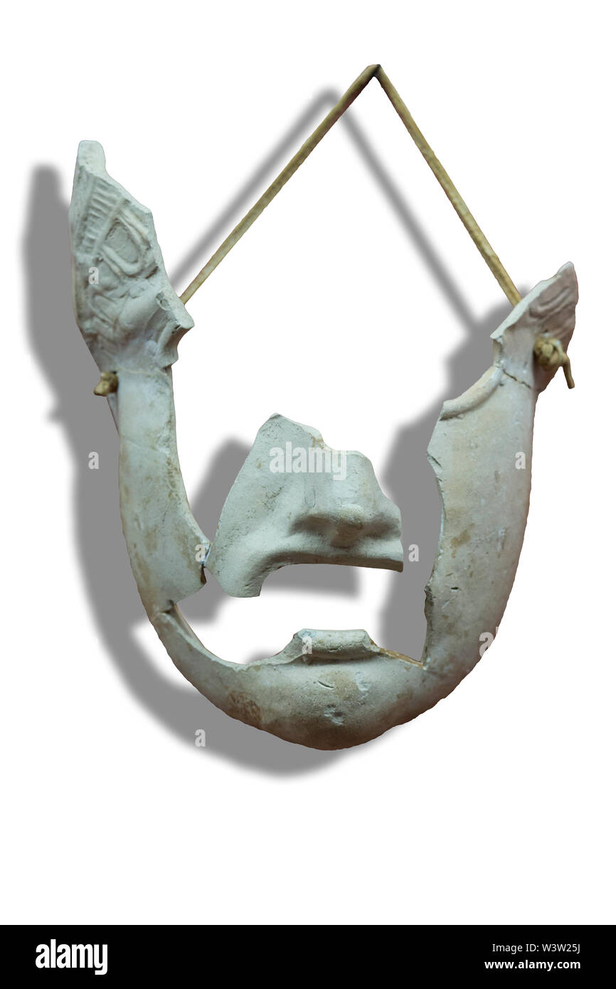 In Merida, Spanien - Dezember 20th, 2017: Unvollständige römische Theater Maske in Stuck am Nationalmuseum für Römische Kunst in Merida, Spanien. Isoliert Stockfoto