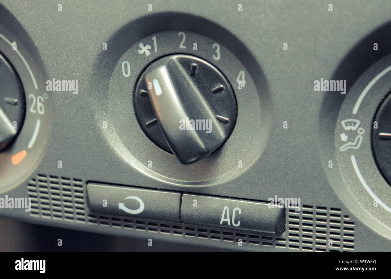 Modernes auto Lüftung und Klimaanlage auf Systemsteuerung Stockfotografie -  Alamy