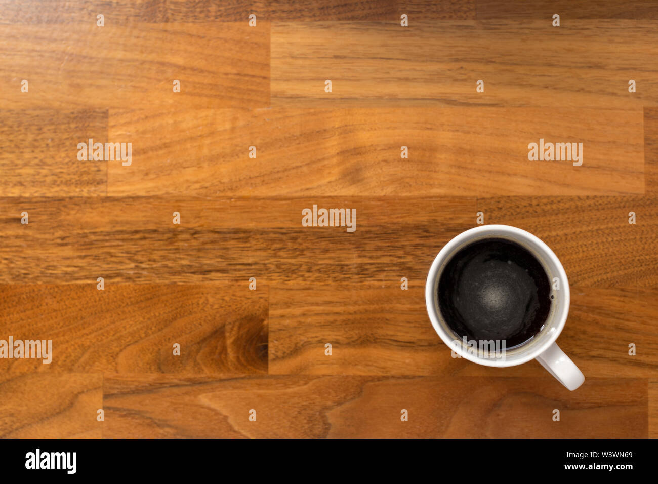 Kaffee serviert auf einem weißen Schale Stockfoto