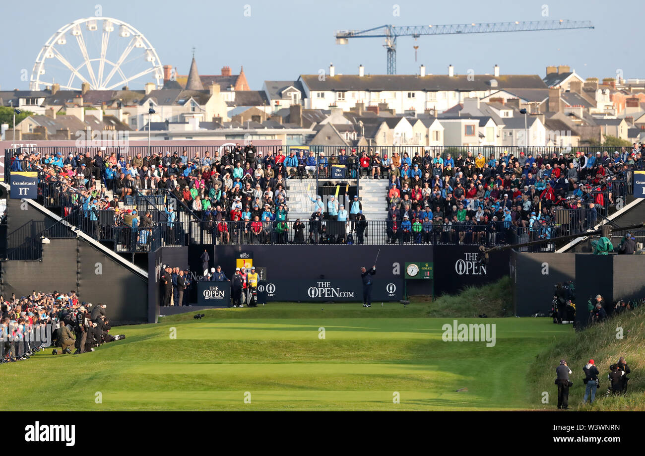 Nordirlands Darren Clarke T-Stücken aus der 1. Der Beginn des ersten Tag beim Tag der offenen Meisterschaft 2019 im Royal Portrush Golf Club. Stockfoto