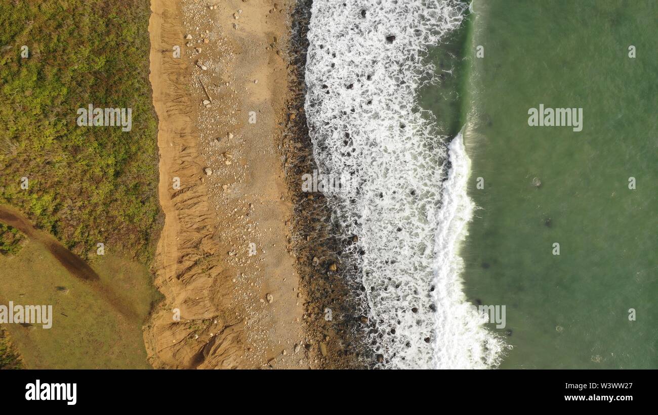 Atlantik Wellen am Strand von Montauk Point Light, Leuchtturm, Long Island, New York, Suffolk County Stockfoto